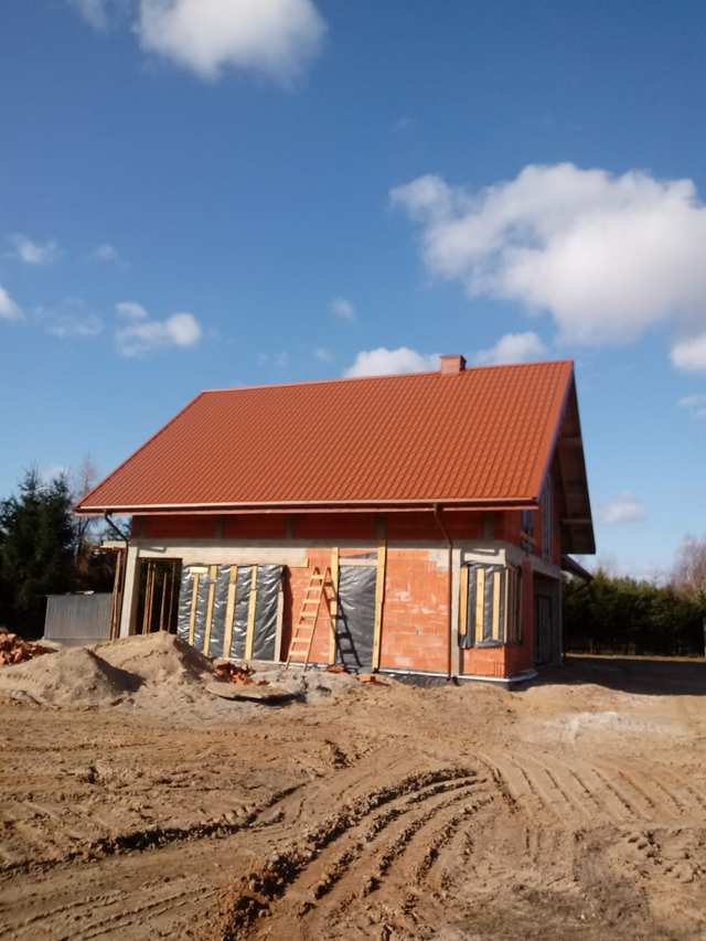 Nowy dach na budowie